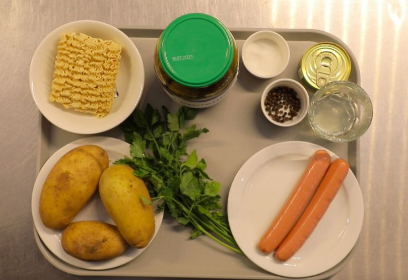 Хот-дог из картошки и сосиски